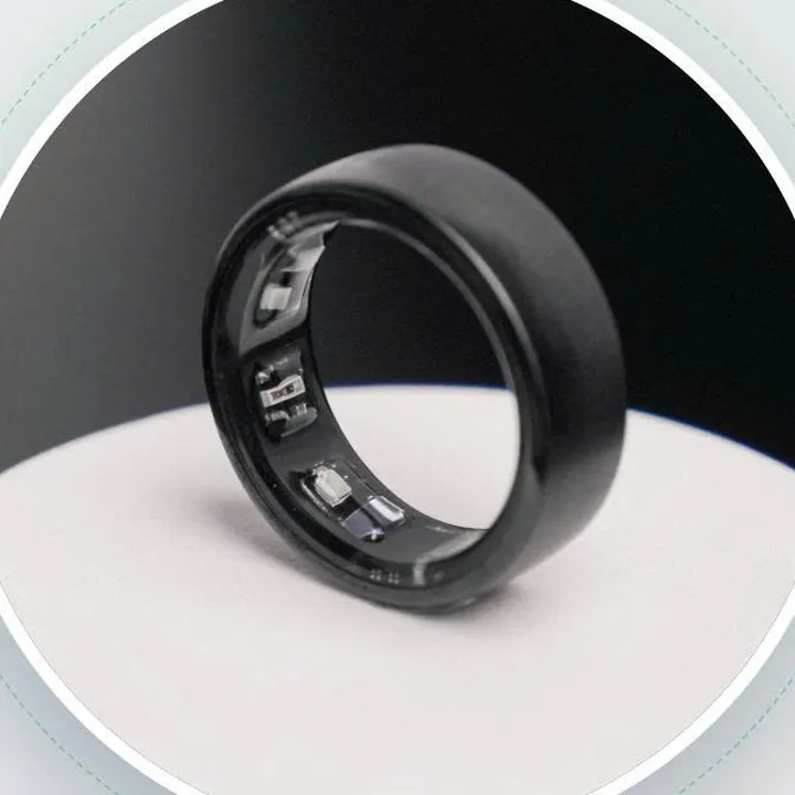 Nhẫn Meal Ring Active màu đen nhám, mặt trong có cảm biến